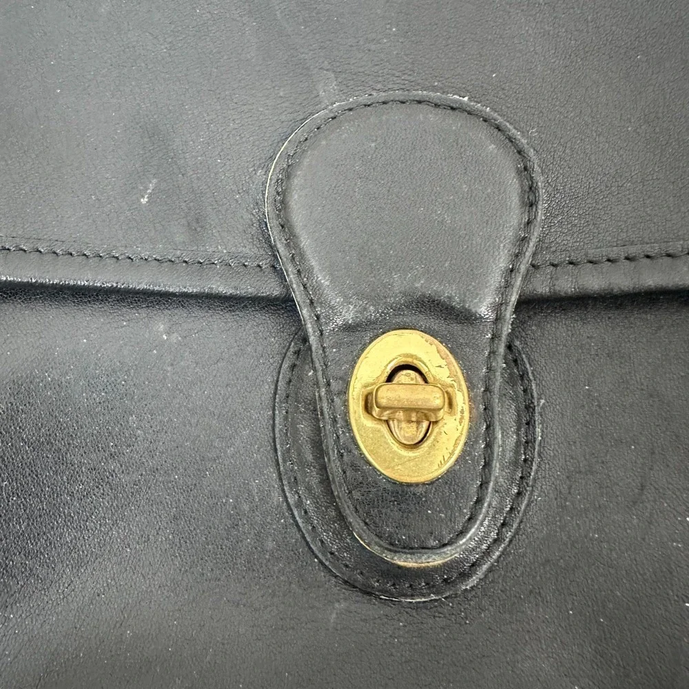 Vintage Coach Willis Shoulder Bag Womens Black Leather Turn-Lock Crossbody Strap